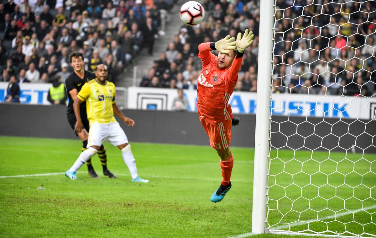 Kenan Pirić | Kenan Pirić je v Razgradu utišal kritike po nekaj slabih predstavah in vseh 90 minut reševal Maribor. | Foto Reuters