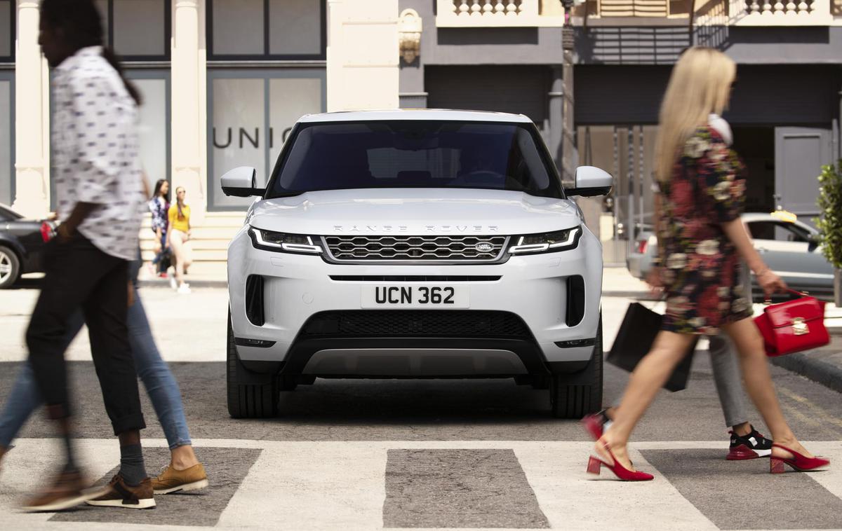 Ranger Rover Evoque | Dimenzijsko je novi evoque podoben predhodniku, ima pa daljšo medosno razdaljo. | Foto Land Rover