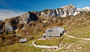 Kako 200 evrov porabiti v planinskih kočah? Tole je predlog Planinske zveze Slovenije.