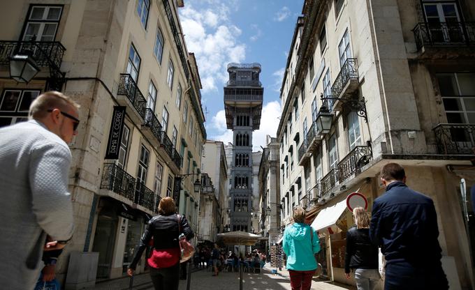 Učitelji, zdravniki, pravniki, inženirji, natakarji, fizični delavci … Vsi so del generacije, ki so jo na Portugalskem že pred leti označili za izgubljeno. | Foto: Reuters