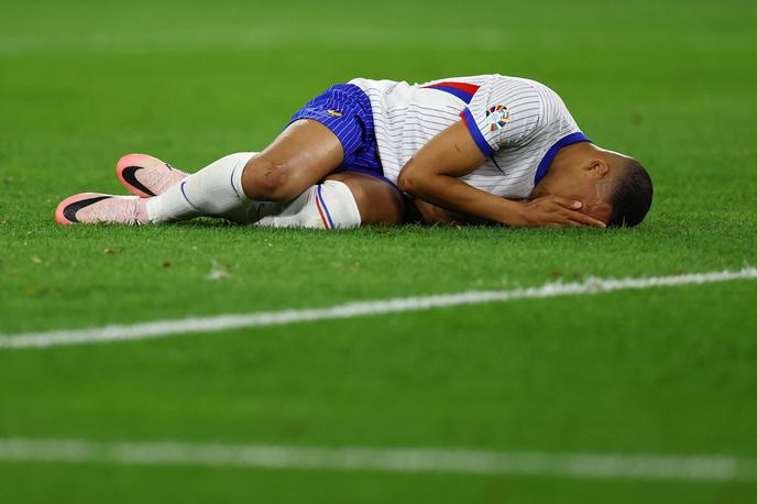 Kylian Mbappe poškodba Euro 2024 | Kylian Mbappe bo kljub poškodbi nosu lahko nadaljeval igro na Euru, bo pa potreboval posebno zaščitno masko.  | Foto Reuters