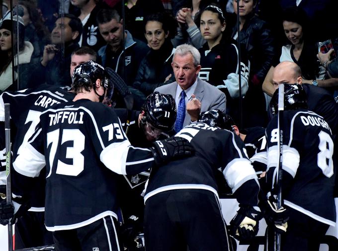 Trener Kraljev Darryl Sutter je med tekmo poskušal s številnimi menjavami peterk, a pravega recepta za San Jose še ni našel. | Foto: Guliverimage/Getty Images