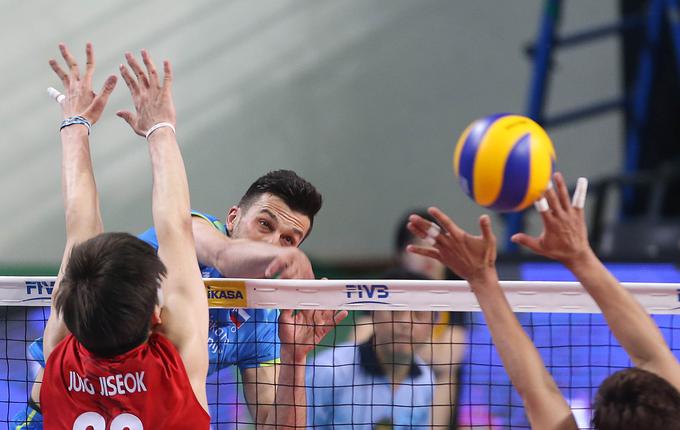 Mitja Gasparini opozarja, da je treba spoštovati tudi na papirju slabše tekmece. | Foto: FIVB