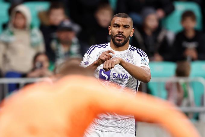 Hillal Soudani je na začetku drugega polčasa izenačil na 1:1. Pred tem je Josip Iličić nastreljal vratarja Olimpije Matevža Vidovška. | Foto: www.alesfevzer.com