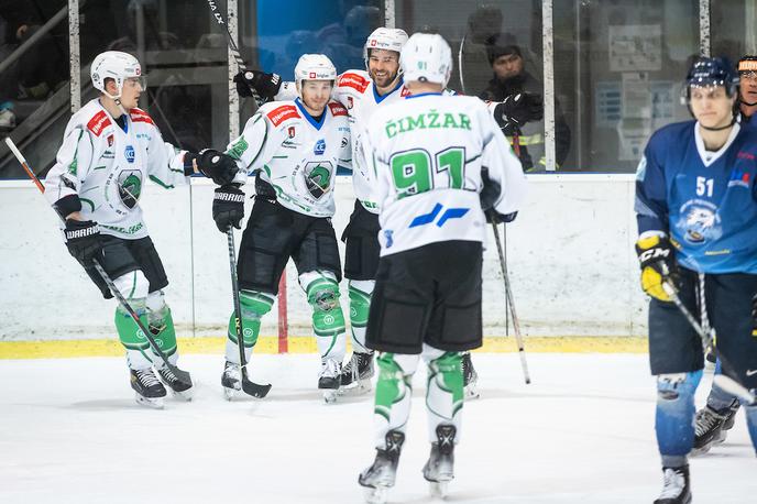 Finale DP: Triglav Kranj : HK SŽ Olimpija | HK SŽ Olimpija je finale DP začela z visoko zmago v Kranju. V torek lahko v domačem Tivoliju postane prvak. | Foto Vid Ponikvar