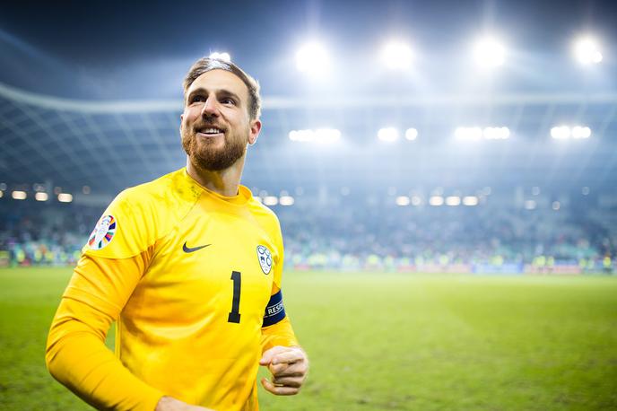 Slovenija Kazahstan | Tako se je kapetan Slovenije Jan Oblak veselil lani, ko se je Kekova četa po domači zmagi nad Kazahstanom uvrstila na Euro 2024. Se bo Škofjeločan z izbrano vrsto prvič v karieri uvrstil tudi na svetovno prvenstvo? O tem se bo odločalo jeseni 2025. | Foto Grega Valančič/www.alesfevzer.com