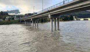 Pretok Drave bo velik tudi prihodnje dni, večjih težav ni #video