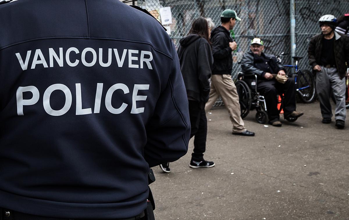 Policija, Vancouver | Vancouvrske ulice so kot pekel, polne odvisnikov od mamil, ki si vsem na očeh vbrizgavajo heroin.  | Foto Shutterstock