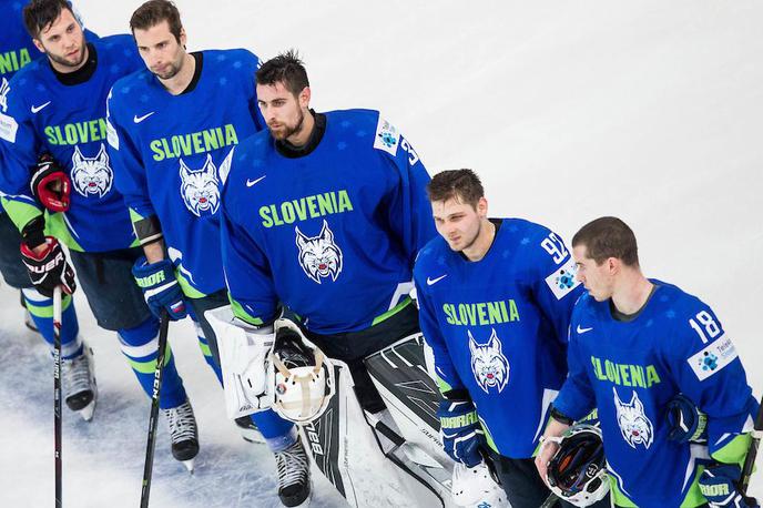 slovenska hokejska reprezentanca Gašper Krošelj | Od reprezentantov, ki so v lanski sezoni sodelovali na kateri od večjih akcij (olimpijske igre, svetovno prvenstvo), bosta v ligi EBEL igrala le dva: Anže Kuralt in Ken Ograjenšek (na fotografiji oba skrajno desno). | Foto Vid Ponikvar