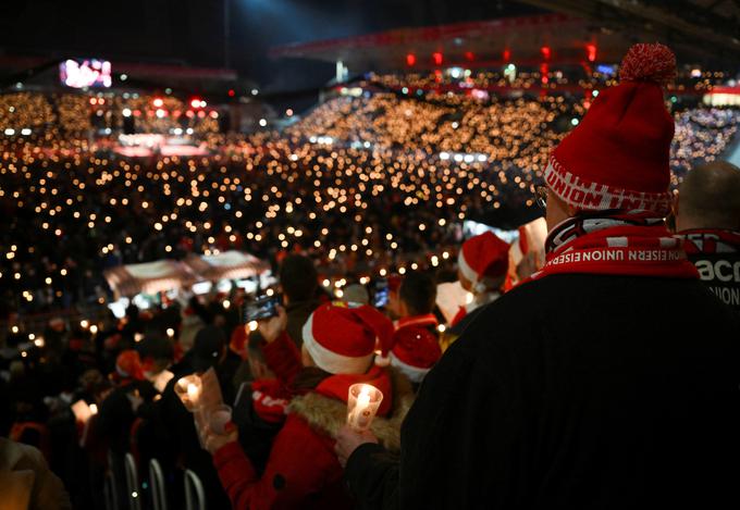 Union Berlin navijači pojejo | Foto: Reuters