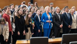 Klakočar Zupančičeva: O duševnem zdravju otrok se premalo govori #video