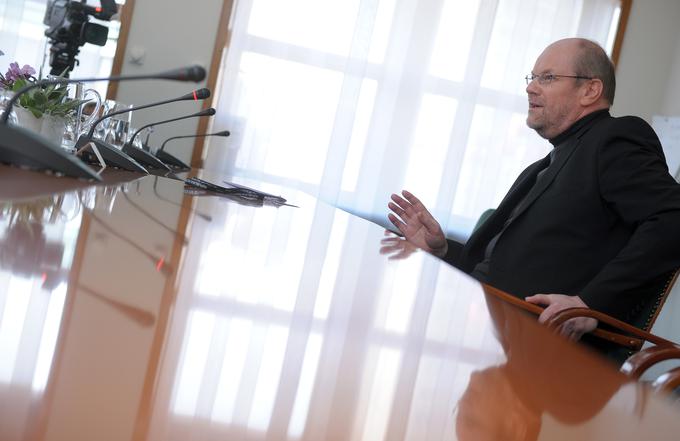 Samo Hribar Milič je Maksu Tajnikarju pod nos vrgel "astronomska avtorska izplačila v javnem sektorju ob dobro plačani javni službi", slabo vodenje upravnega odbora Adrie Airways in afero Tam.  | Foto: STA ,