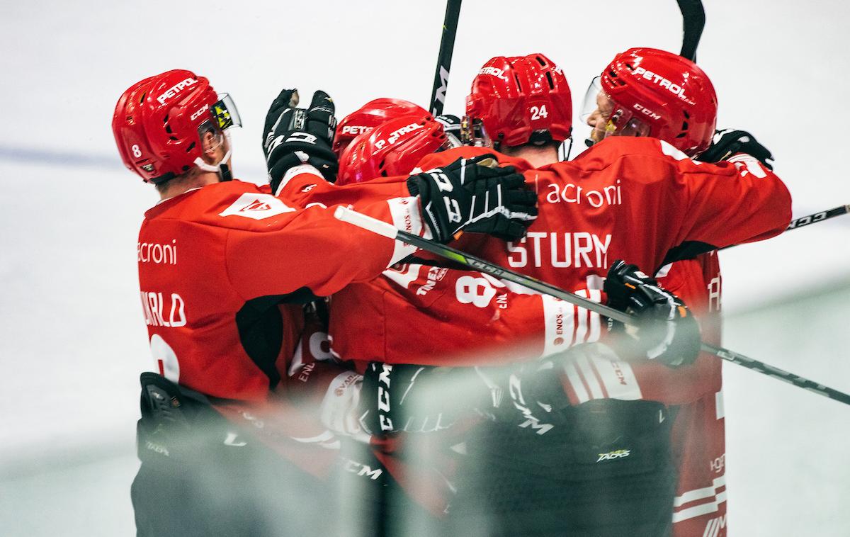 Jesenice | Hokejisti HDD Sij Acroni Jesenice so na prvi četrtfinalni tekmi z 8:1 premagali Blejce.  | Foto Matic Ritonja/Sportida