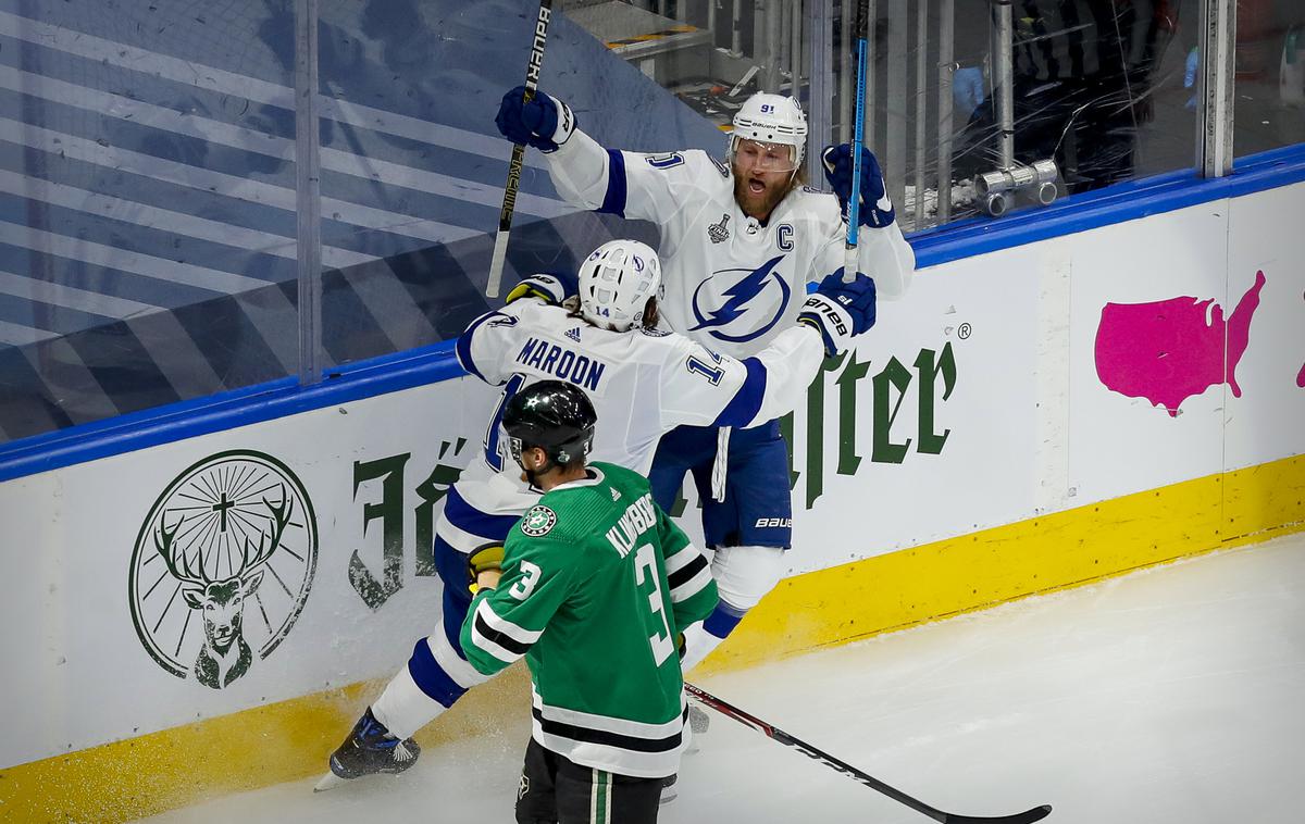 Steven Stamkos | Kapetan Tampe Steven Stamkos je zaigral prvič po 25. septembru, na ledu je preživel manj kot tri minute in se vpisal med strelce. | Foto Reuters