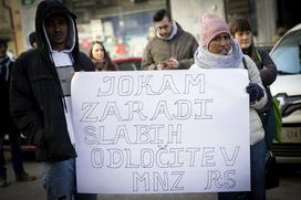 Protesti zaradi azilne politike