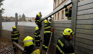 Srednja Evropa pred potopom: padlo bi lahko 400 litrov dežja na kvadratni meter #video