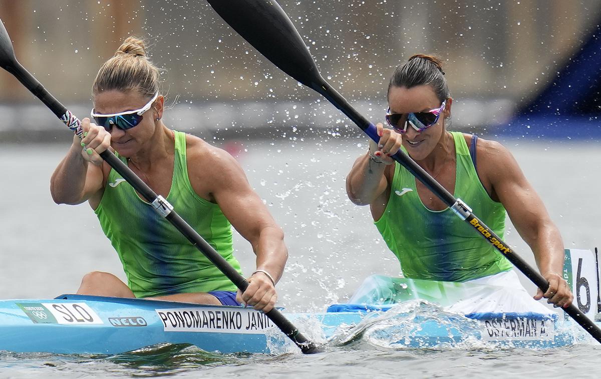 Špela Ponomarenko Janić, Anja Osterman | Špela Ponomarenko Janić in Anja Osterman v ozadju | Foto Guliverimage