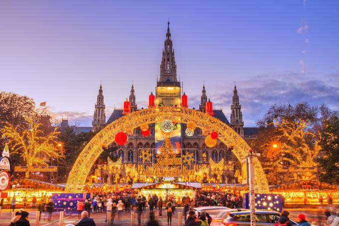 Glavni in največji dunajski božični sejem pred mestno hišo odpirajo 15. novembra. | Foto: Shutterstock