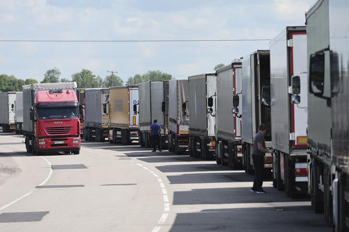 Rusija, Latvija, meja | Po navedbah urada gre za osebe, ki niso predložili potrebnih dokumentov za podaljšanje stalnega bivanja oz. se do 1. septembra niso prijavili na izpit iz latvijščine. Državo morajo zapustiti do 30. novembra. | Foto Guliverimage