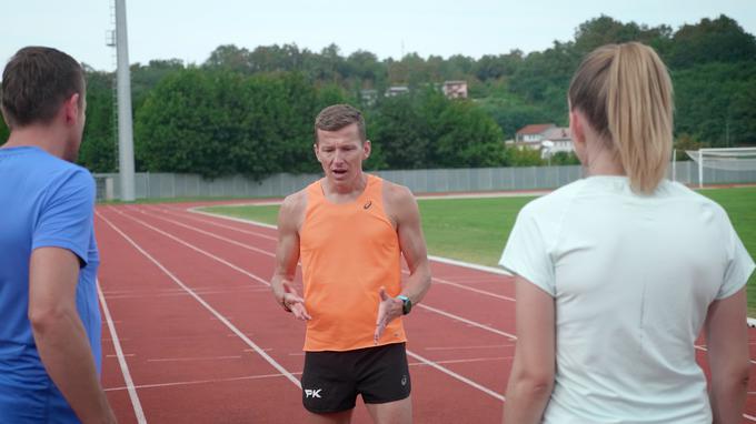 Trenutno najboljši slovenski maratonski tekač Primož Kobe je organizator novomeškega polmaratona, občinski svetnik in tekaški trener. Ljubiteljsko igra harmoniko. | Foto: 