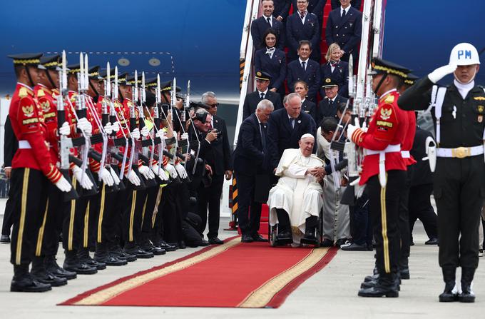 papež Frančišek, obisk, Indonezija | Foto: Reuters