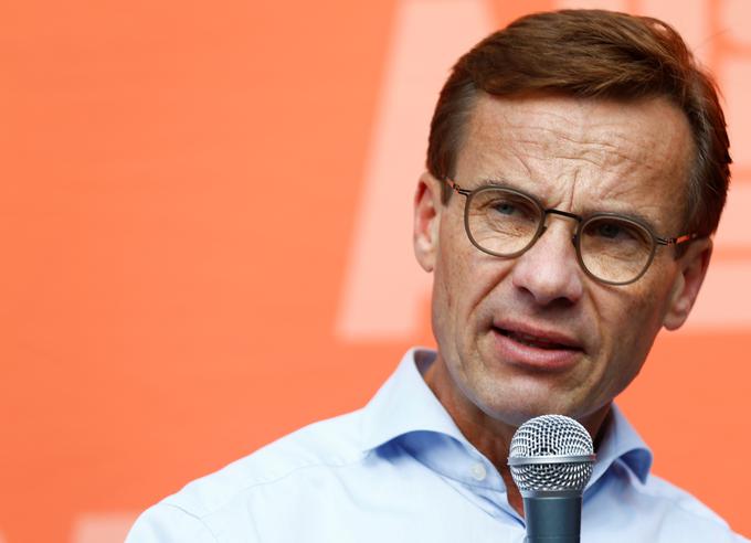 Ulf Kristersson je oktobra 2017 prevzel vodenje desnosredinske liberalno-konservativne Zmerne stranke. Takrat je še zatrjeval, da ne namerava sodelovati s Švedskimi demokrati. Ko so konec leta 2019 Švedski demokrati po anketah (znova) postali najbolj priljubljena stranka, pa je začel sodelovati z Åkessonom.  | Foto: Reuters