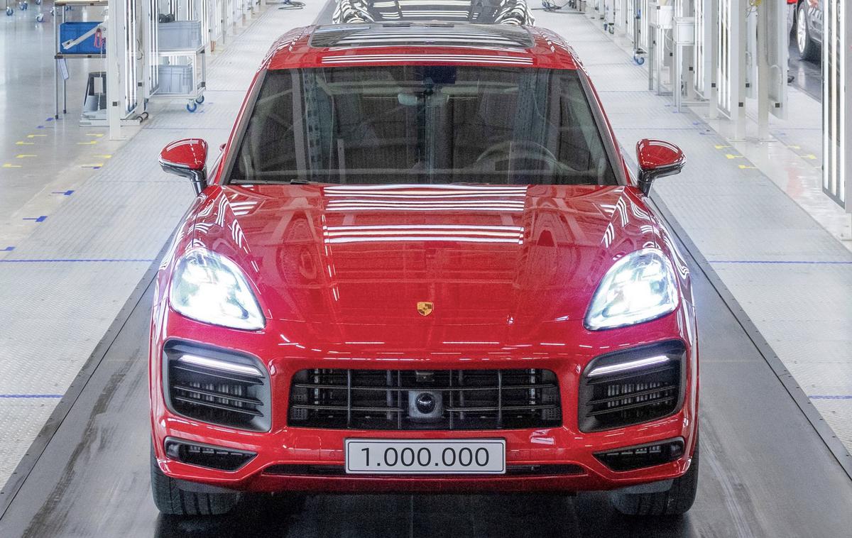 Porsche cayenne | Po osemnajstih letih je iz tovarne v Bratislavi zapeljal milijonti cayenne. | Foto Porsche