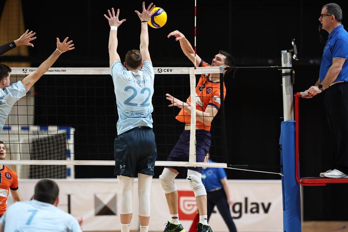 Za lovoriko v moški konkurenci se obeta hud boj med ACH Volleyjem in Calcitom Volleyjem. | Foto: www.alesfevzer.com