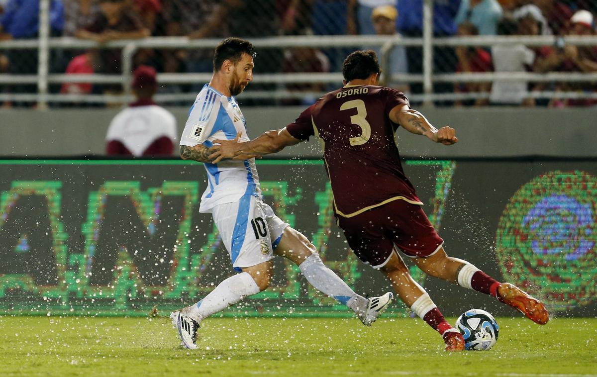 argentinska nogometna reprezentanca, Lionel Messi | Lionel Messi in druščina so remizirali v Venezueli. | Foto Reuters