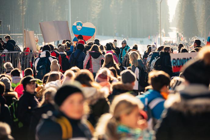 Otroci Triglava na Pokljuki | Najboljše biatlonce sveta je na četrtkovi tekmi na Pokljuki spodbujalo kar 1.917 osnovnošolcev iz vse Slovenije. | Foto Anže Kacin