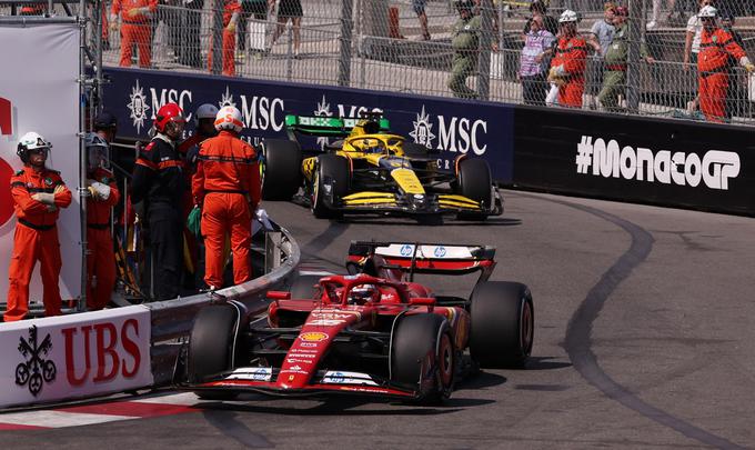 Charles Leclerc ni več izpustil prvega mesta. | Foto: Reuters