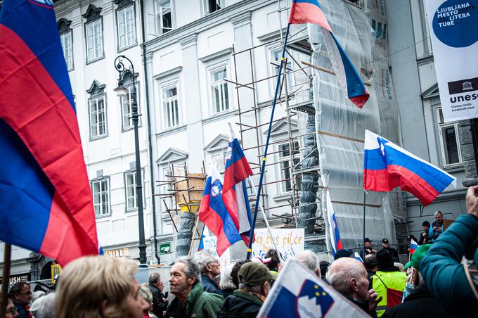 Protest pred mestno hišo proti kanalu C0 | Foto: Gaja Hanuna