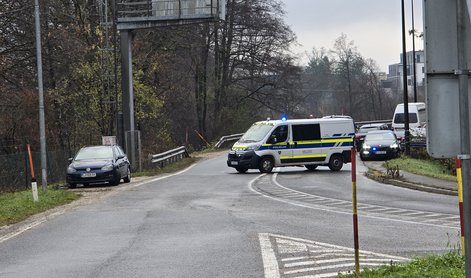 Trije osumljeni umora na Brdu ostajajo v priporu