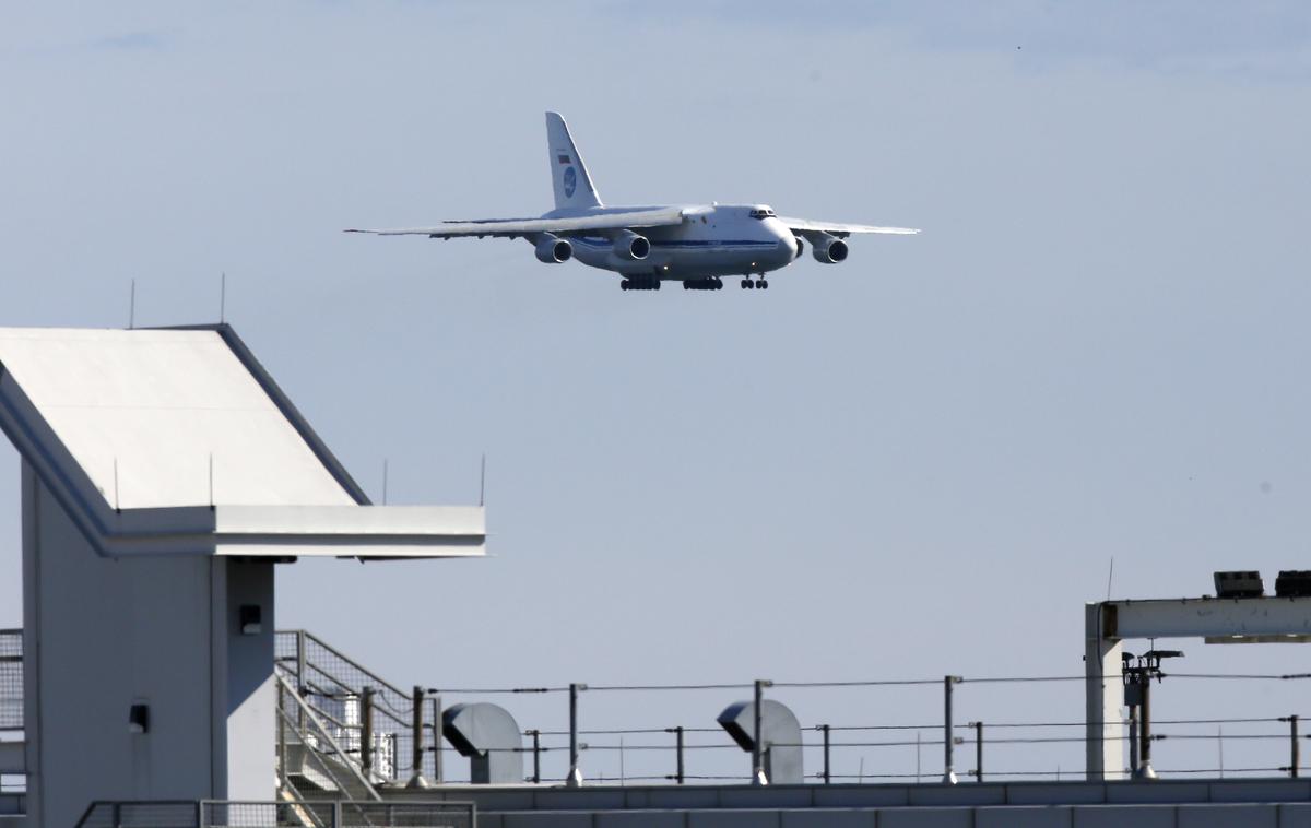 Letalo | V Slovenijo se je v sredo z različnimi leti vrnilo okoli sto Slovencev, med njimi tudi 25, ki so v sredo zvečer prispeli na Brnik z izrednim letalom iz Helsinkov prek Köbenhavna. | Foto Reuters