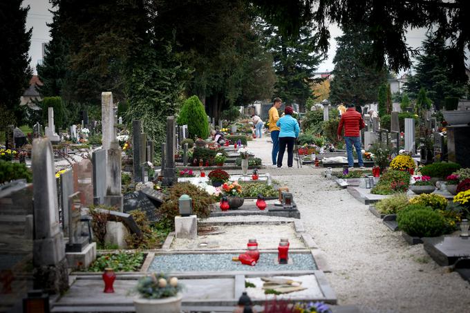 Nekateri so se na grobove odpravili že pred 1. novembrom.  | Foto: Ana Kovač