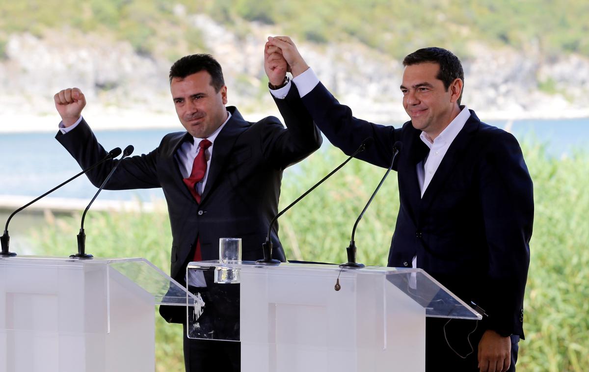 Zaev in Cipras | Makedonski premier Zoran Zaev in grški premier Aleksis Cipras sta se srečala v Skopju. | Foto Reuters