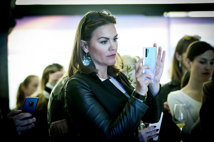 Rebeka Dremelj, Huawei P30 Pro | Rebeka Dremelj s pametnim telefonom Huawei P30 Pro | Foto Ana Kovač