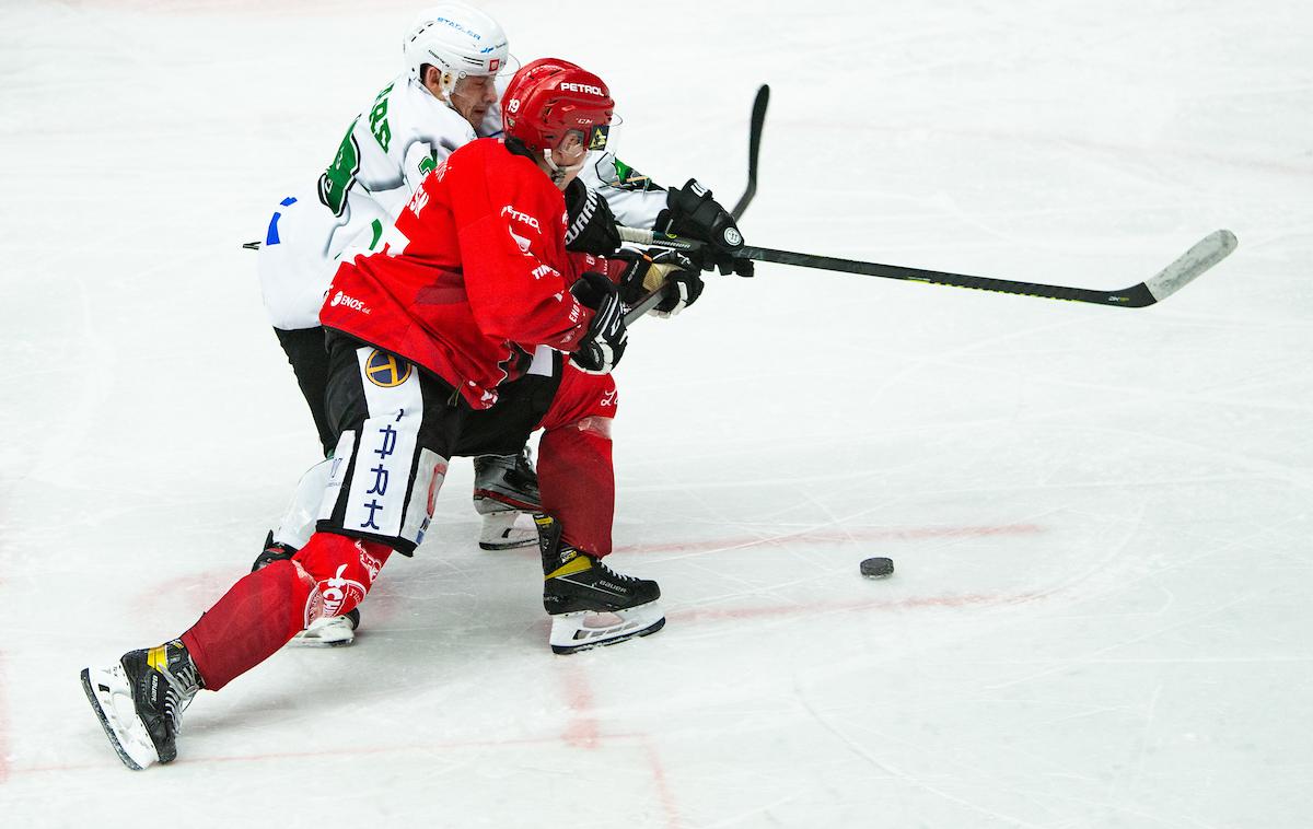 HDD Jesenice HK Olimpija | Olimpija ostaja na drugem mestu Alpske lige, Jeseničani so se z novo zmago prebili na tretje. | Foto Peter Podobnik/Sportida