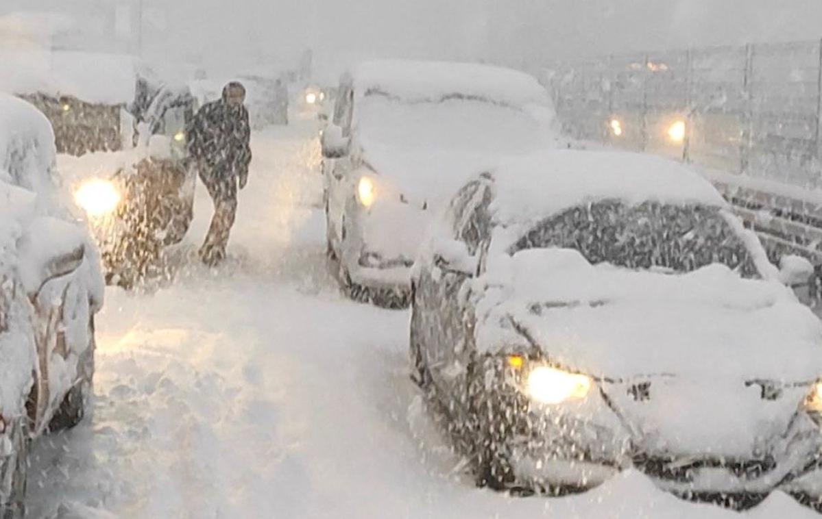 Istanbul sneg 25012022 | Občane obveščajo, naj umaknejo vozila in zaščitijo svoje premoženje. | Foto Twitter