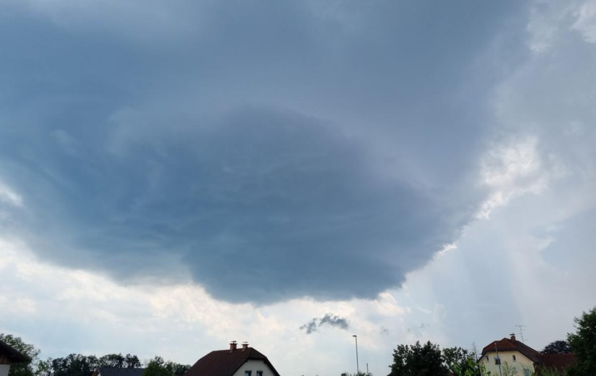 Nevihta | Fotografija supercelične nevihte prihaja iz Radomelj. | Foto Foto: Domen Svetlin, Meteoinfo