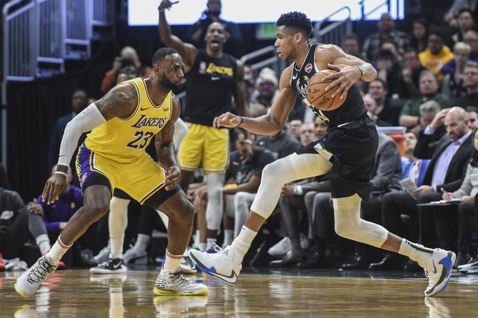 Giannis Antetokounmpo | Giannis Antetokounmpo je s 34 točkami v domači dvorani Fiserv Forum popeljal Milwaukee Bucks do zmage s 111:104 nad LeBronom Jamesom in Los Angeles Lakers.  | Foto Reuters