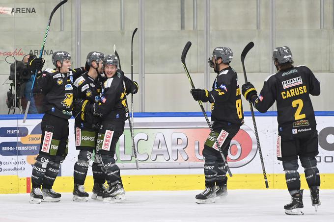 Pustertal je v izdihljajih tekme v razmiku dobre minute dvakrat zadel in zmagal. | Foto: HC Pustertal