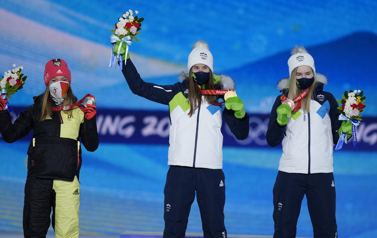 Urša Bogataj Nika Križnar OI | Slovenski skakalci in skakalke so se iz Pekinga vrnili z več kolajnami. | Foto Guliverimage