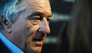 Robert De Niro vdrl na zabavo, da bi gledal nogomet