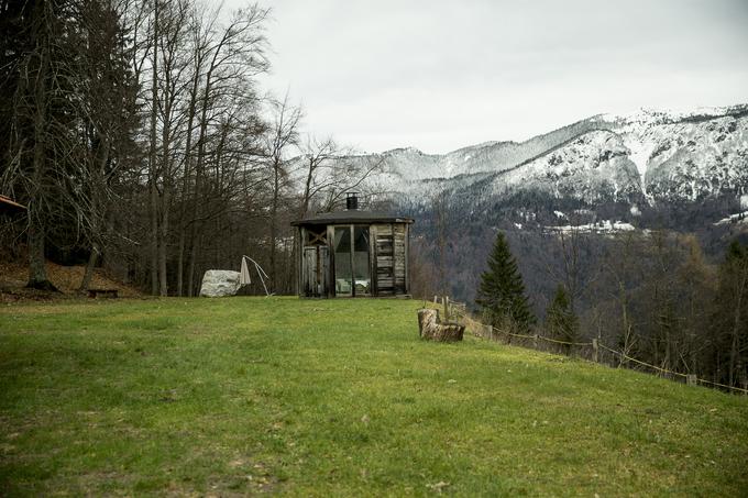 Lokacija stanovalcem ponuja mir.  | Foto: Ana Kovač