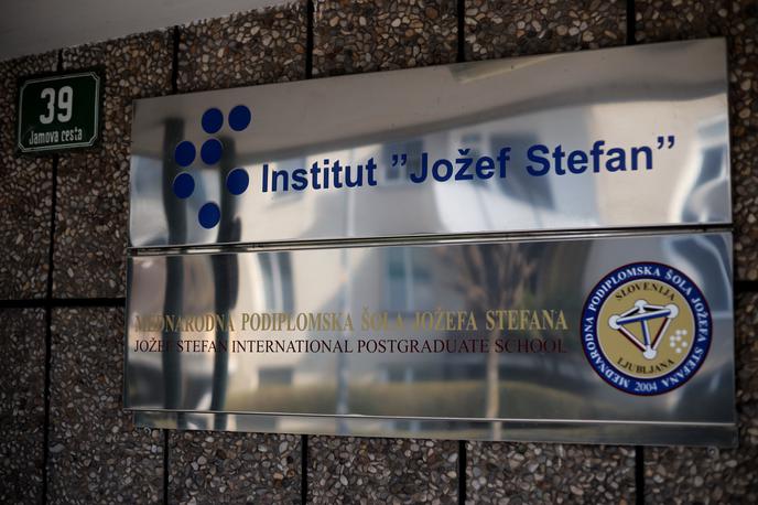 Institut Jožef Stefan | Kandidati morajo pripraviti tudi vizijo razvoja inštituta za pet let, ki jo bodo predstavili na skupni seji upravnega odbora in znanstvenega sveta IJS. Direktorja IJS imenuje in razrešuje upravni odbor s soglasjem vlade. | Foto STA