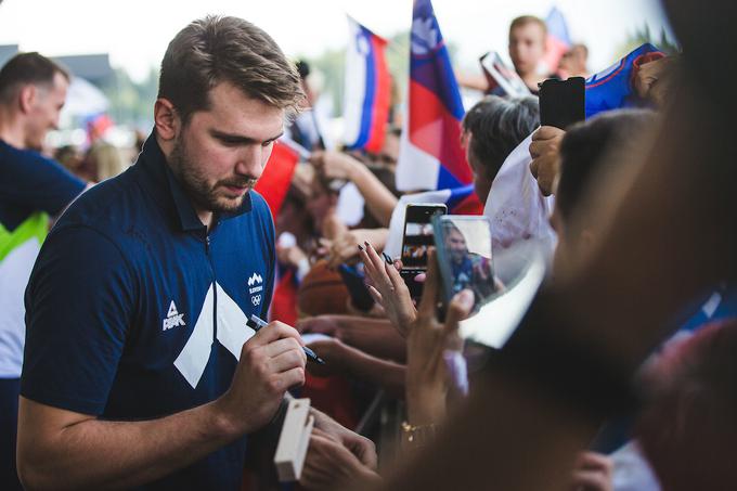 "Kakšna težava bi šele nastala, če bi kdo rekel, da jih plačuje Olimpijski komite Slovenije. Da bodo, ne vem, dali Dončiću 100 tisoč evrov na mesec. Ali pa na leto. To bi bilo grozno. Vsi zdravniki in učitelji bi skočili v zrak, to bi bila revolucija, vam povem," je z zanimivim razmišljanjem postregel legendarni Žorga. | Foto: Grega Valančič/Sportida