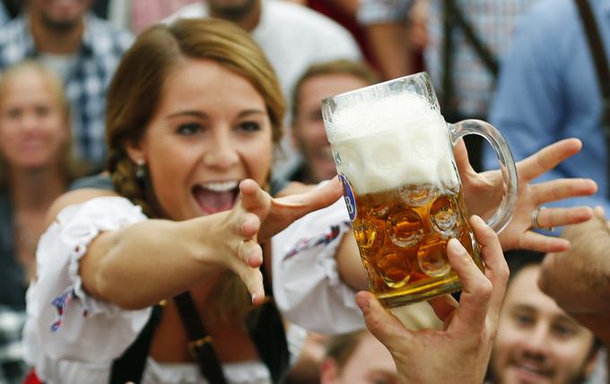 Kulturo pitja piva na Bavarskem zagotovo najbolje predstavlja Oktoberfest, ki se je v Münchnu začel prejšnjo soboto. | Foto: Reuters