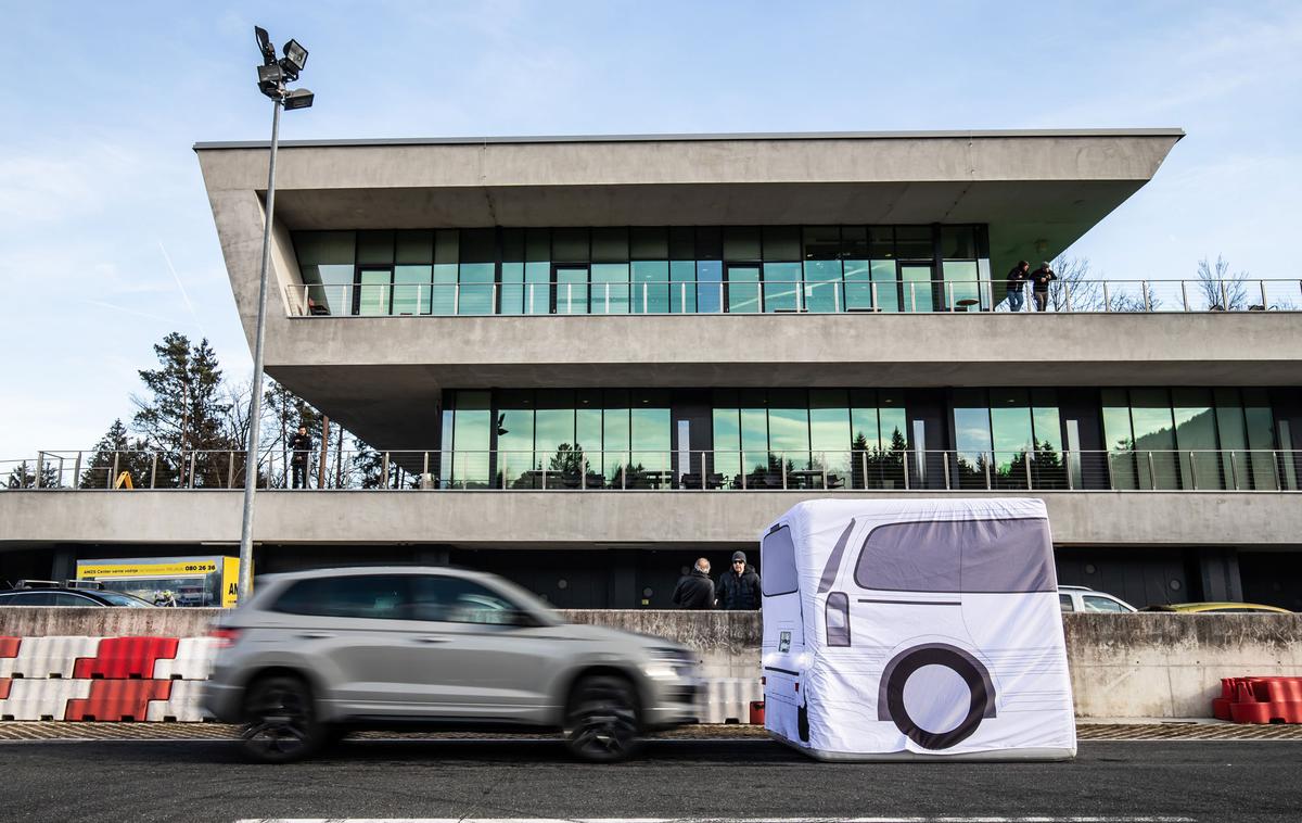 Slovenski avto leta Vransko | Danes je v novih vozilih že široko zastopan sistem AEB, ki je pogoj za pet varnostnih zvezdic pri testiranjih Euro NCAP. | Foto Uroš Modlic