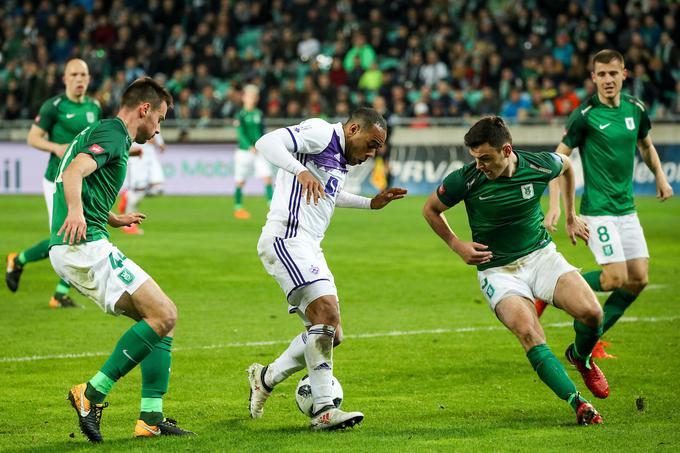 Filip Uremović (desno) je na večnem derbiju v Sloveniji debitiral v Stožicah (1:1). Danes bo prvič zaigral še v Ljudskem vrtu. | Foto: Matic Klanšek Velej/Sportida